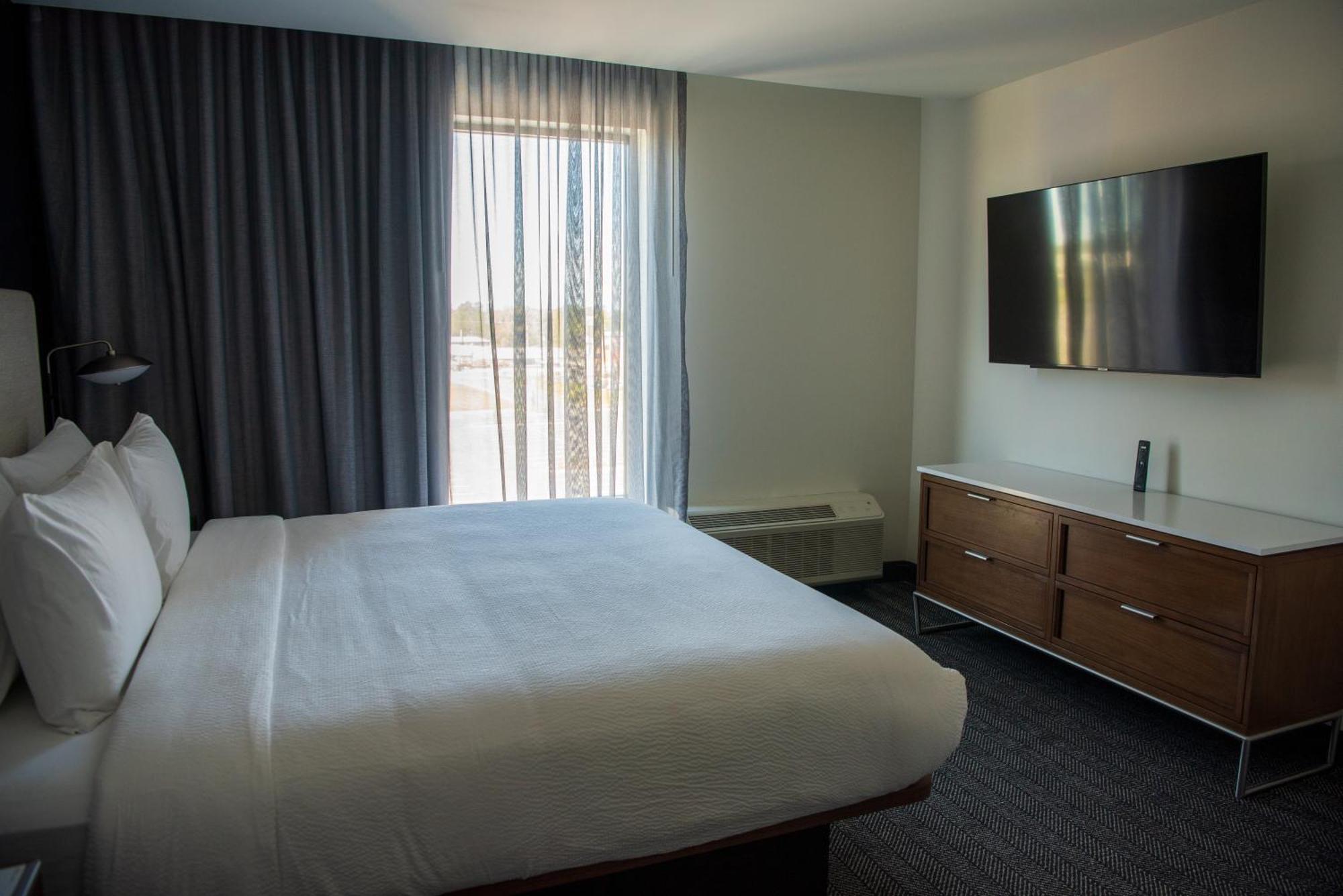 Courtyard By Marriott Lake Stadt Exterior foto