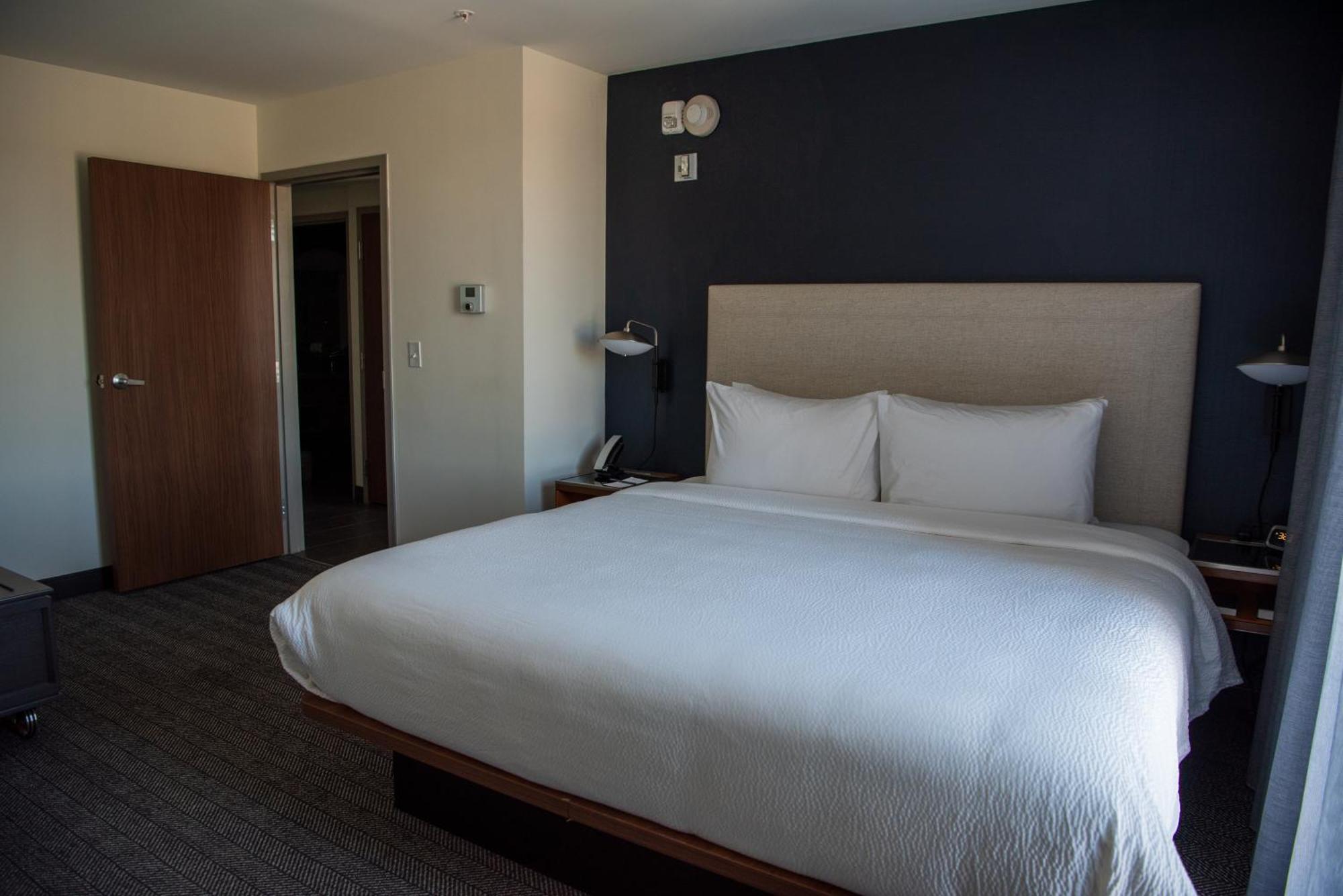 Courtyard By Marriott Lake Stadt Exterior foto