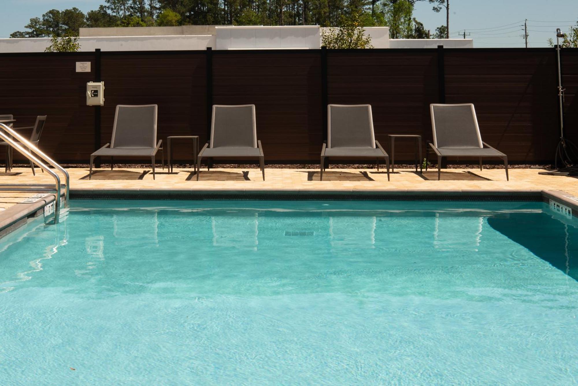 Courtyard By Marriott Lake Stadt Exterior foto